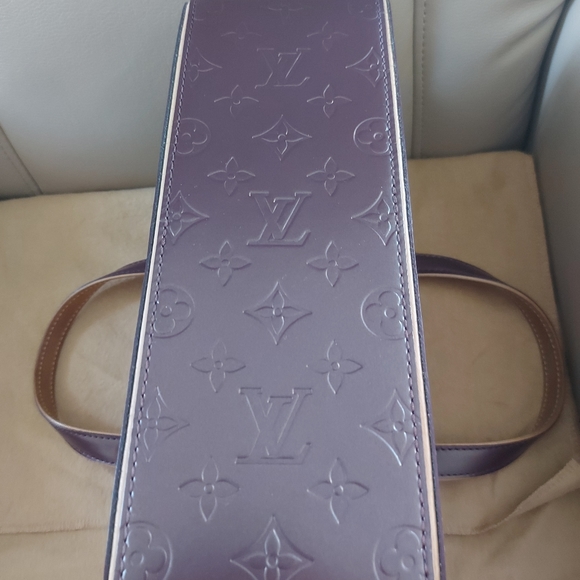 Louis Vuitton Shelton - Picture 10 of 16